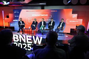 Panel de discusión sobre movilidad conectada en BNEW 2025