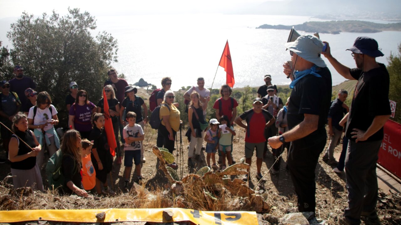 Concentració al mirador dels canons a Colera (Berta Artigas Fontàs, ACN)