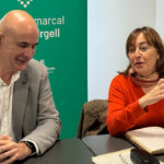 La consellera de Territori, Sílvia Paneque, amb el president del Consell Comarcal del Pla d'Urgell, Carles Palau (Marta Lluvich, ACN)