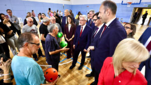 El president Salvador Illa i el conseller Berni Álvarez durant la presentació del pla esportiu.