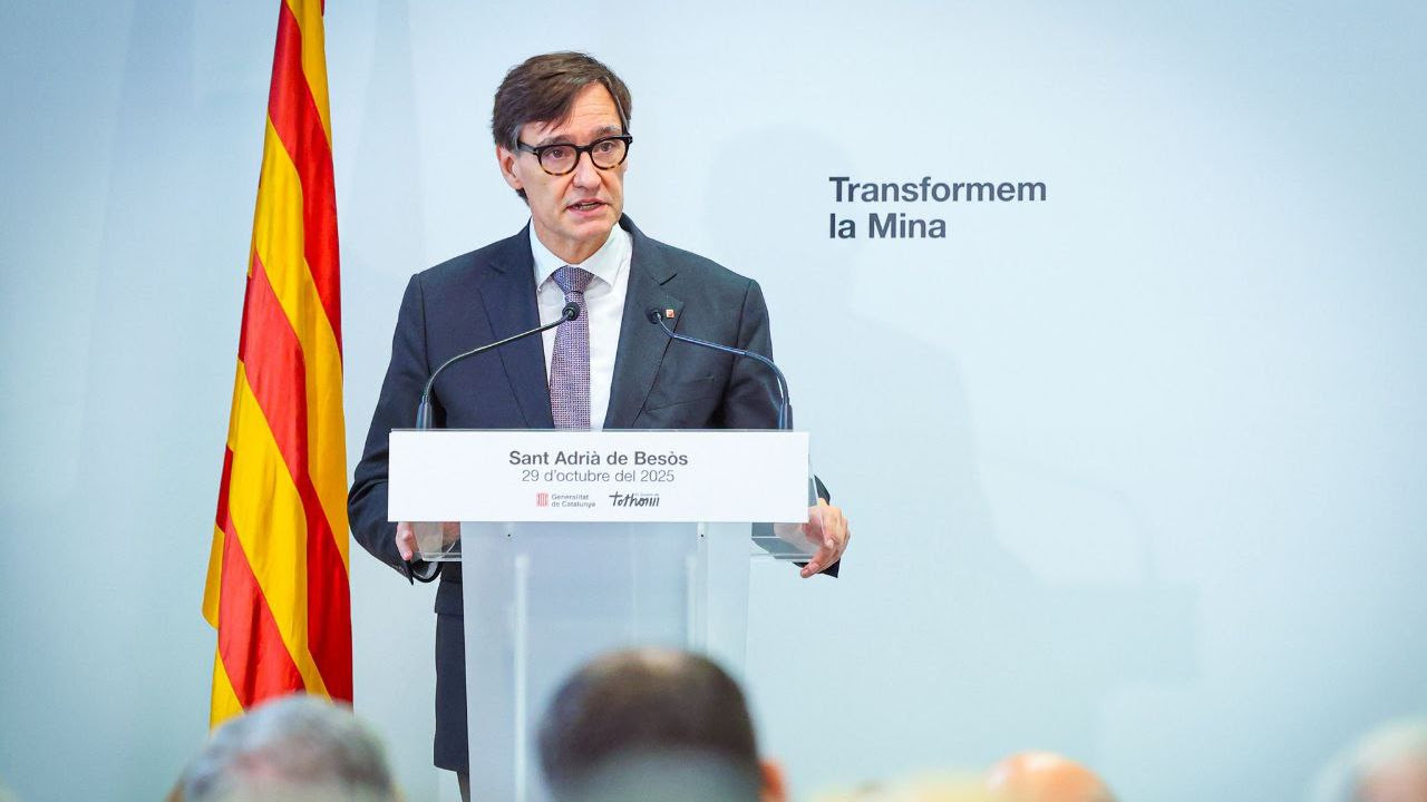 El president Salvador Illa parlant durant un acte sobre la transformació de La Mina.